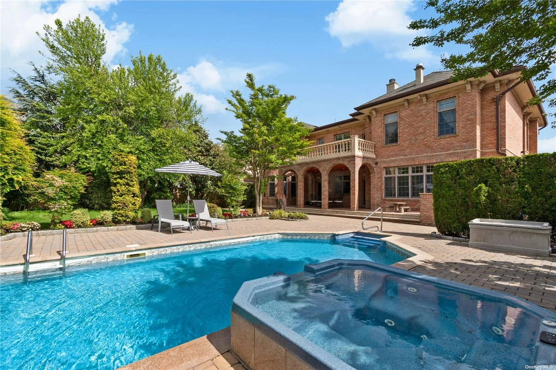 Outdoor, Pool at 5 Center Drive