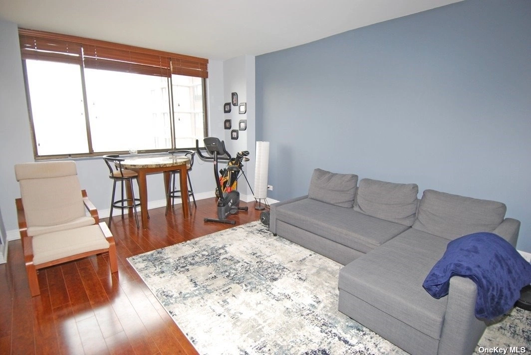 Livingroom at Unit 27Q at 26910 Grand Central Parkway