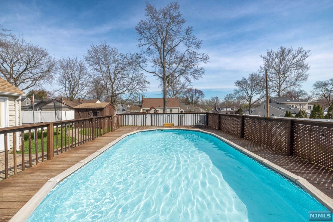 Outdoor, Pool at 86 Highland Avenue