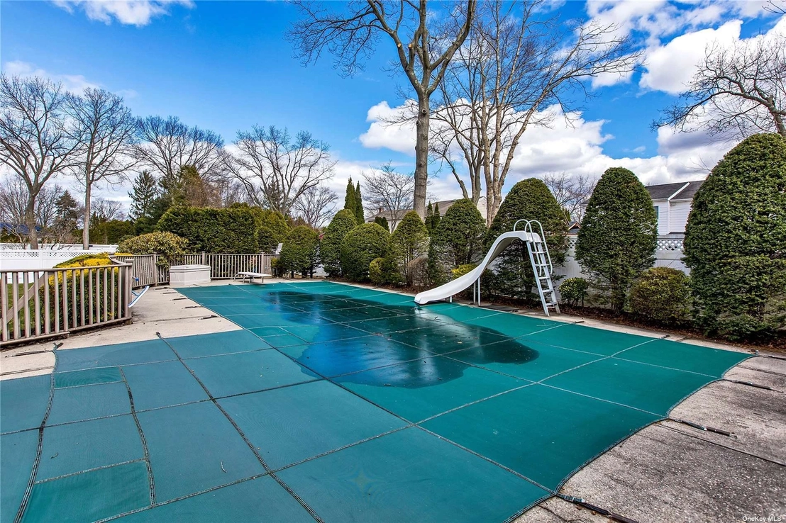 Outdoor, Pool at 14 Long Meadow Road