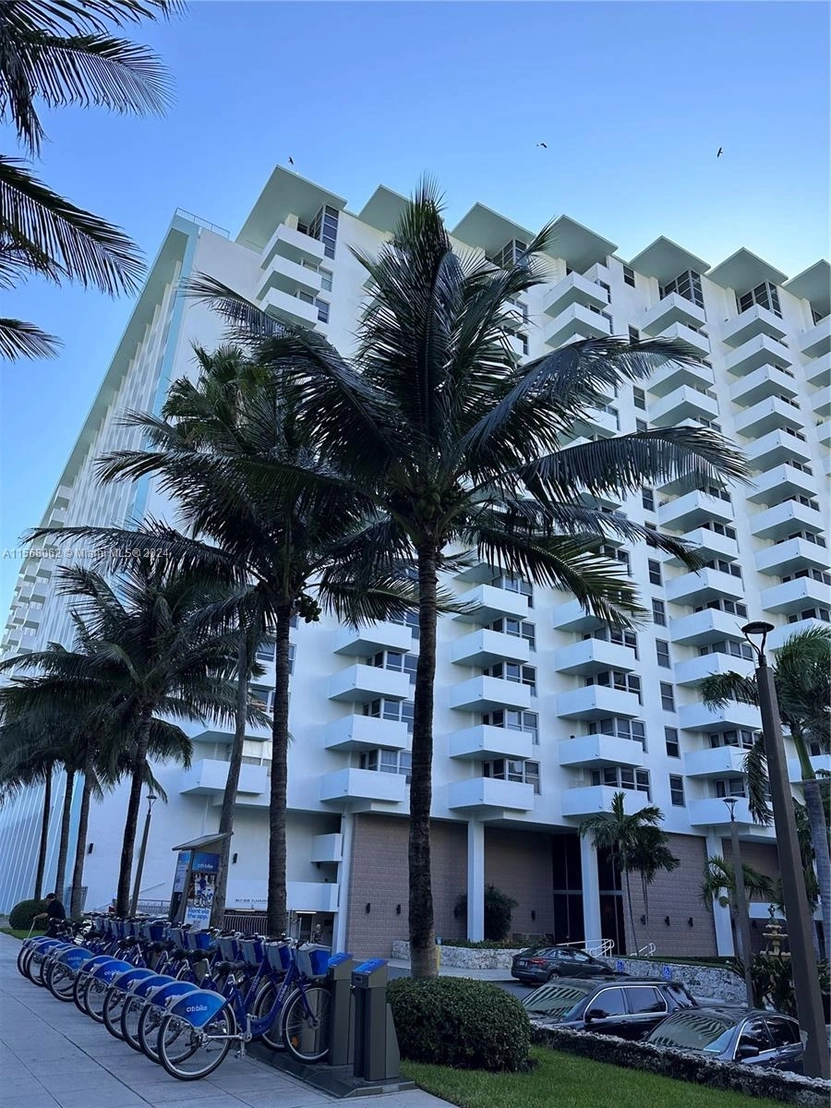 Photo of Unit 1634 at 2899 Collins Ave