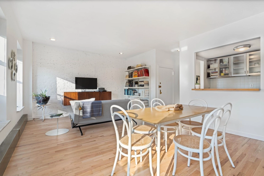 Livingroom at Unit 4 at 728 10TH Avenue