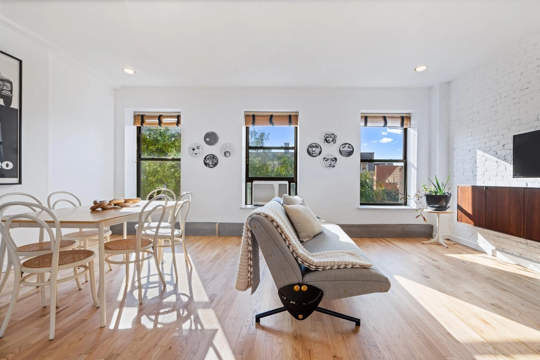 Livingroom, Dining at Unit 4 at 728 10TH Avenue
