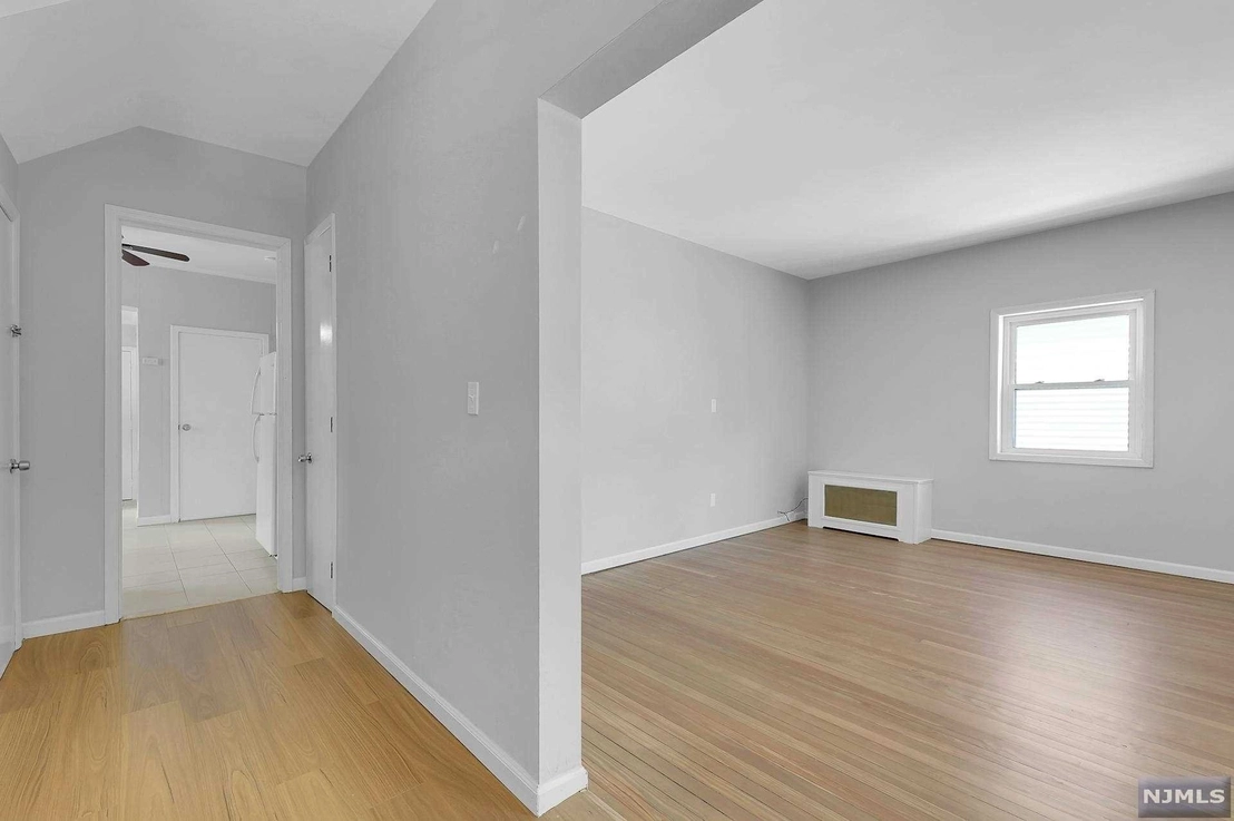 Empty Room at 2061 Ellery Avenue
