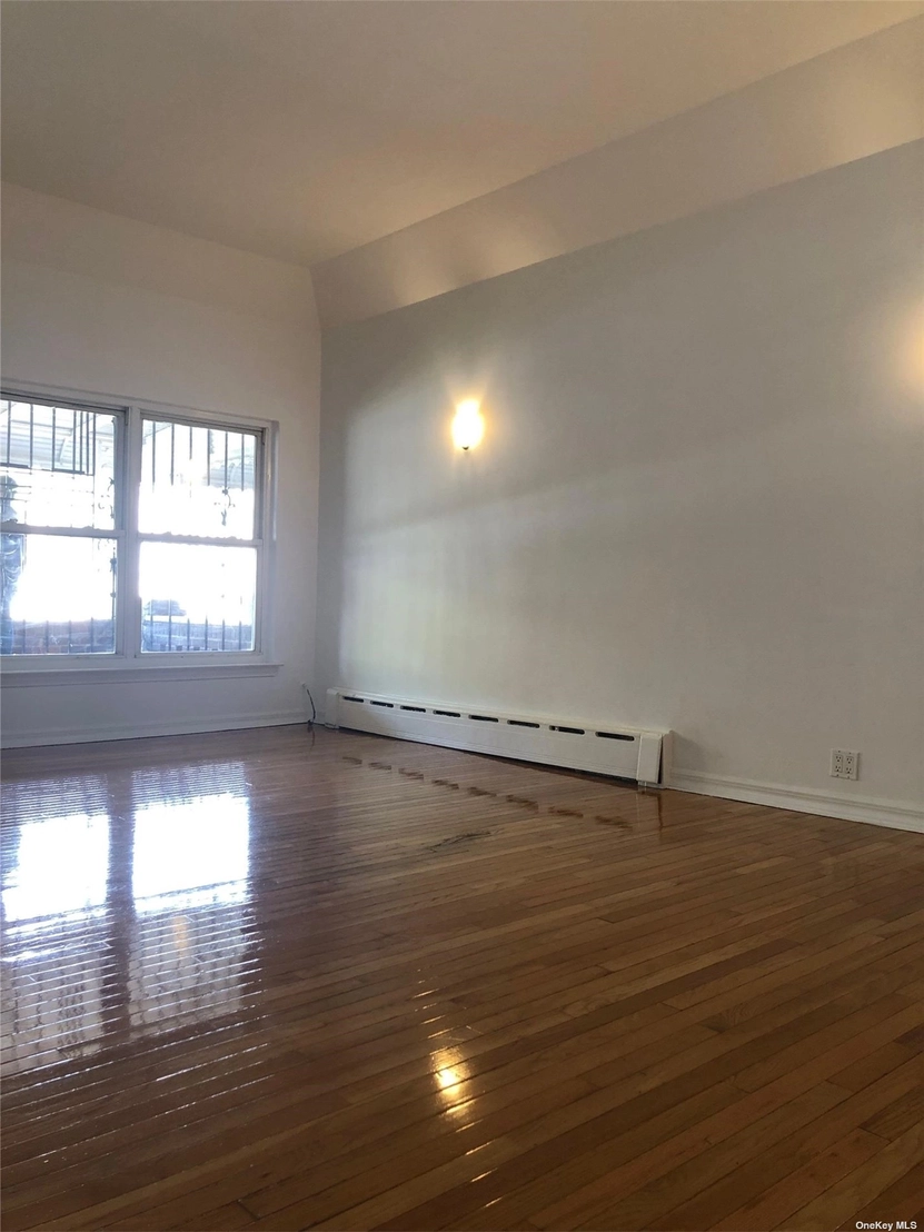 Empty Room at 67-22 Exeter Street