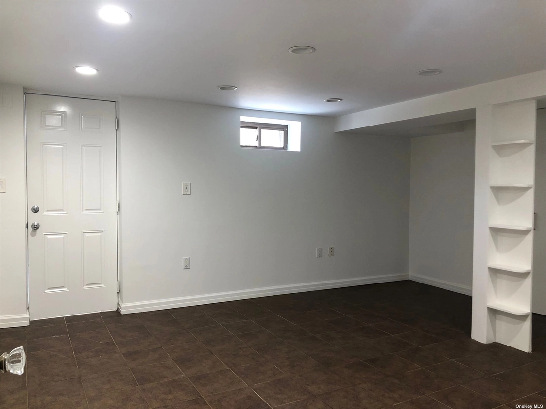 Empty Room at 67-22 Exeter Street
