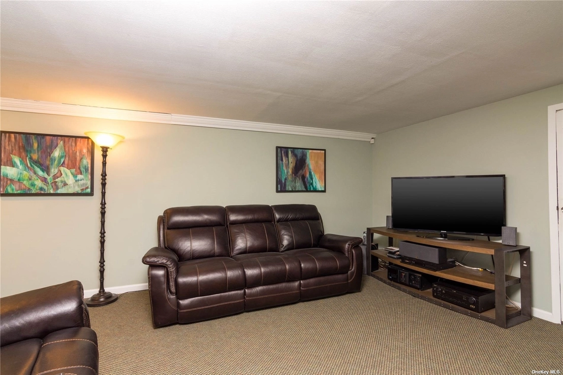 Livingroom at 128 Simmons Drive