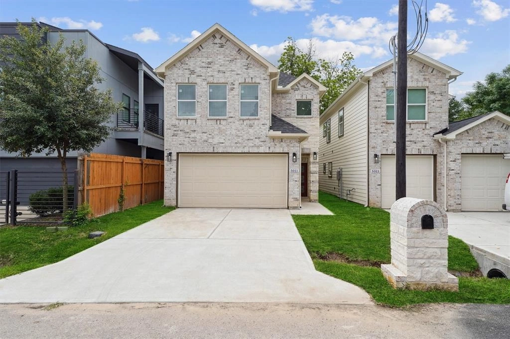 Outdoor, Streetview at 5011 Golden Forest Drive