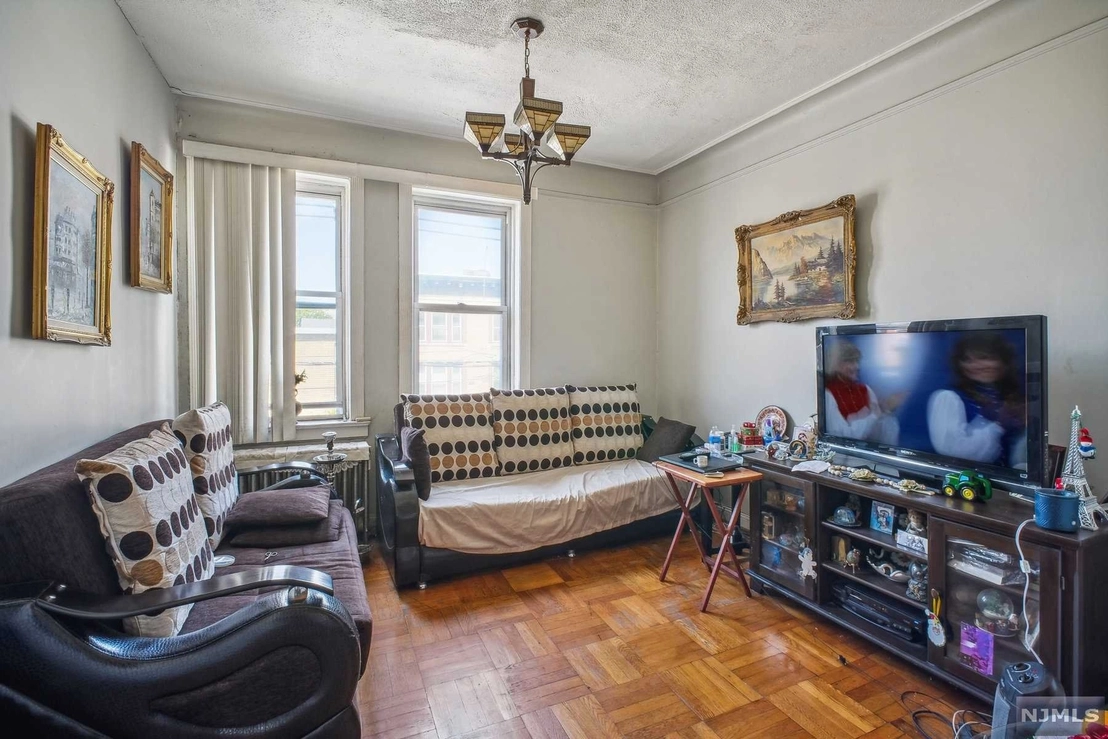 Livingroom at 3502 Park Avenue