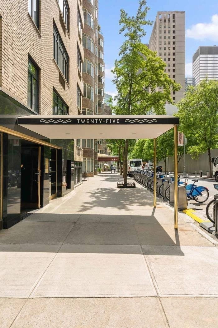 Outdoor, Streetview at Unit 8F at 25 W 54th Street
