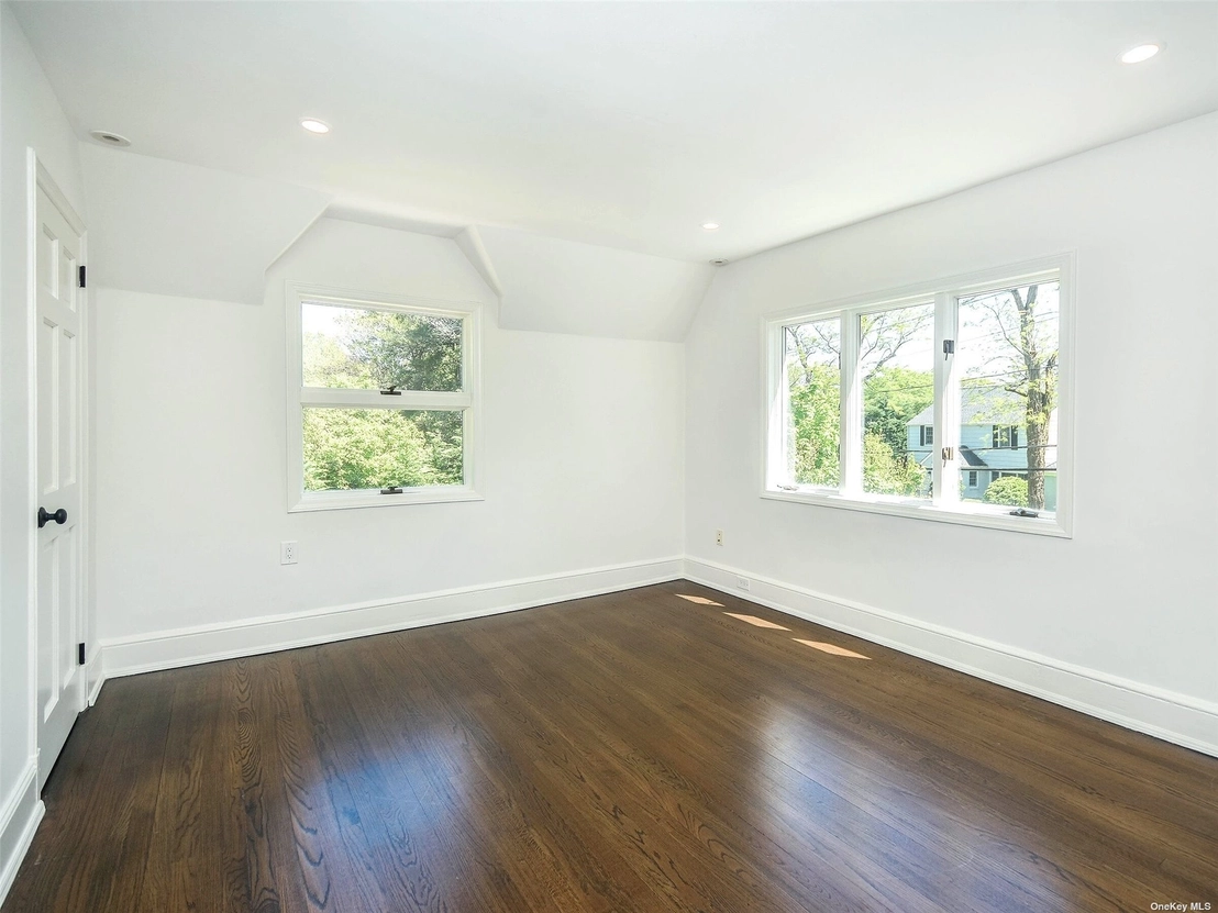 Empty Room at 118 Luquer Road