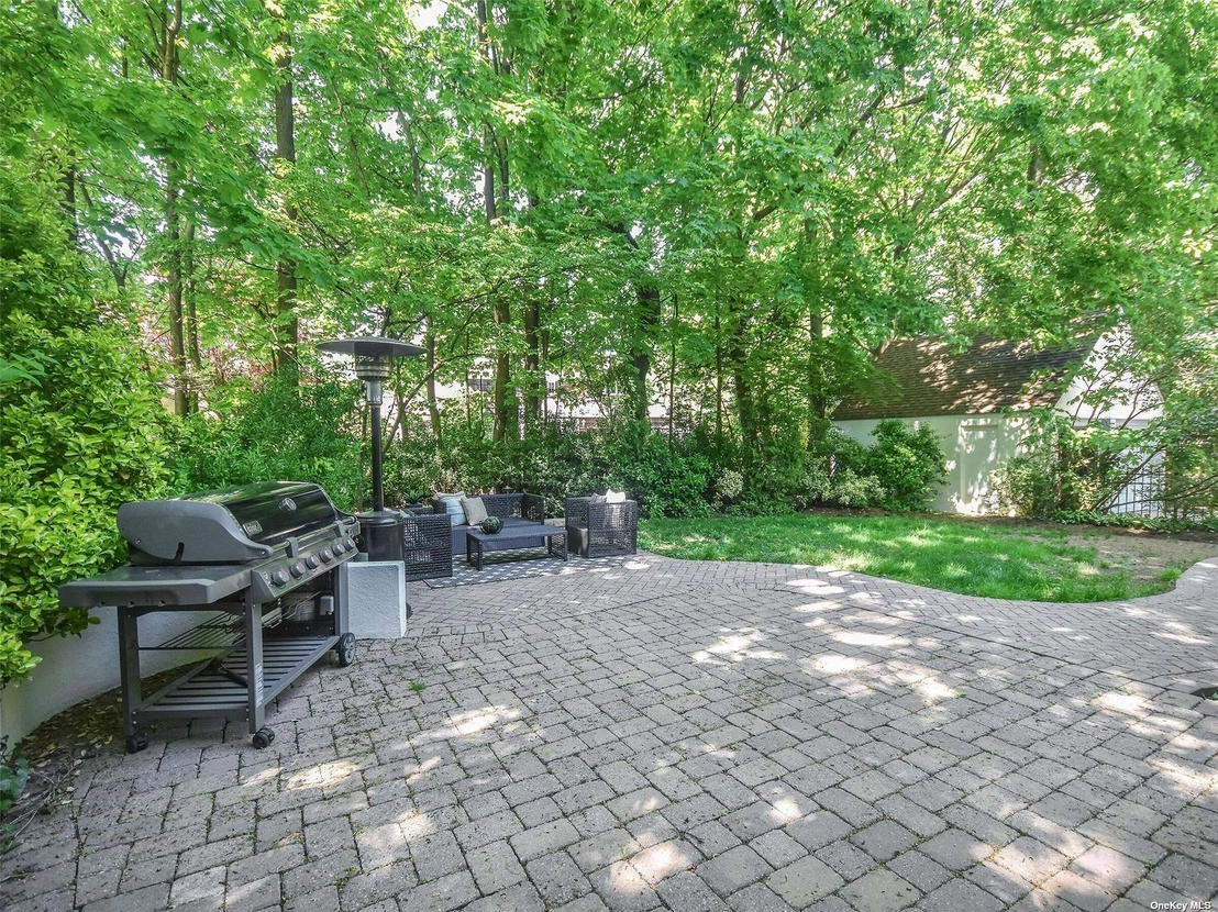 Outdoor at 118 Luquer Road