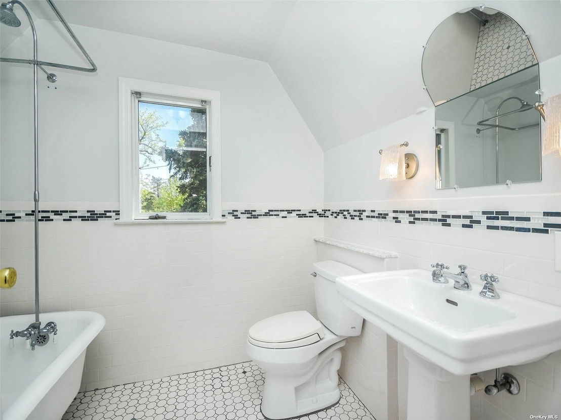 Bathroom at 118 Luquer Road