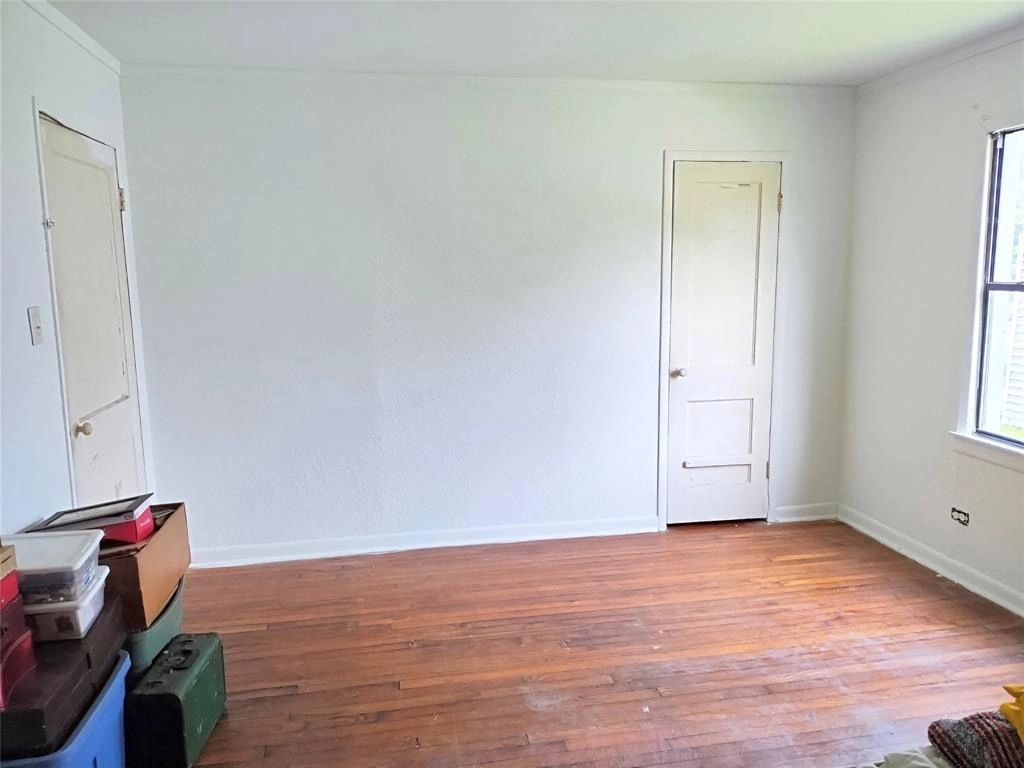 Empty Room at 911 16th Avenue N