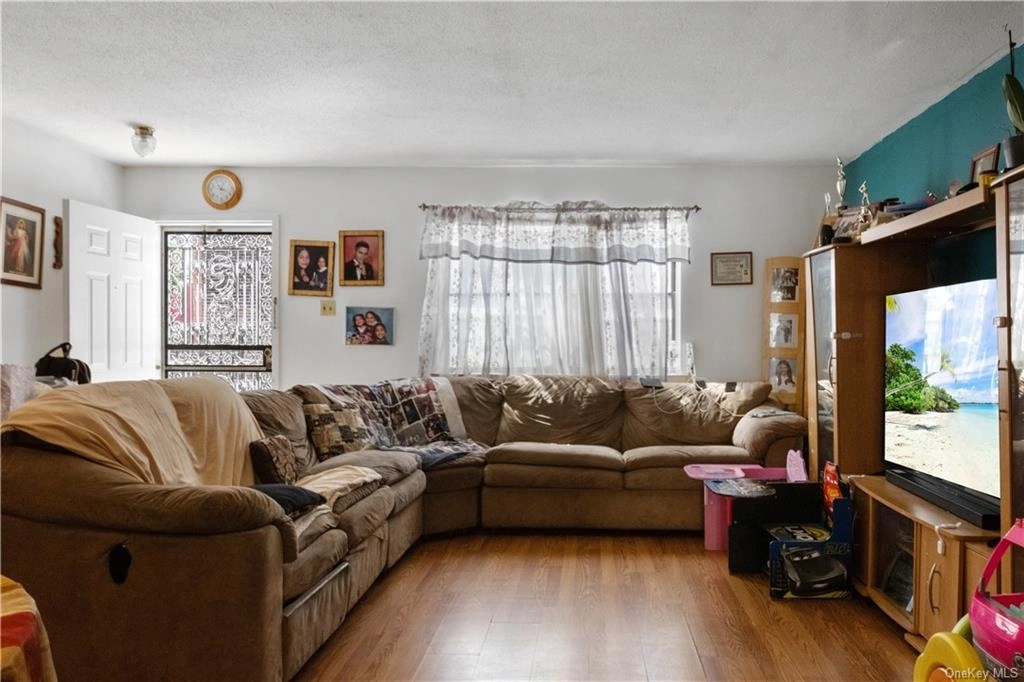 Livingroom at 666 Belmont Avenue