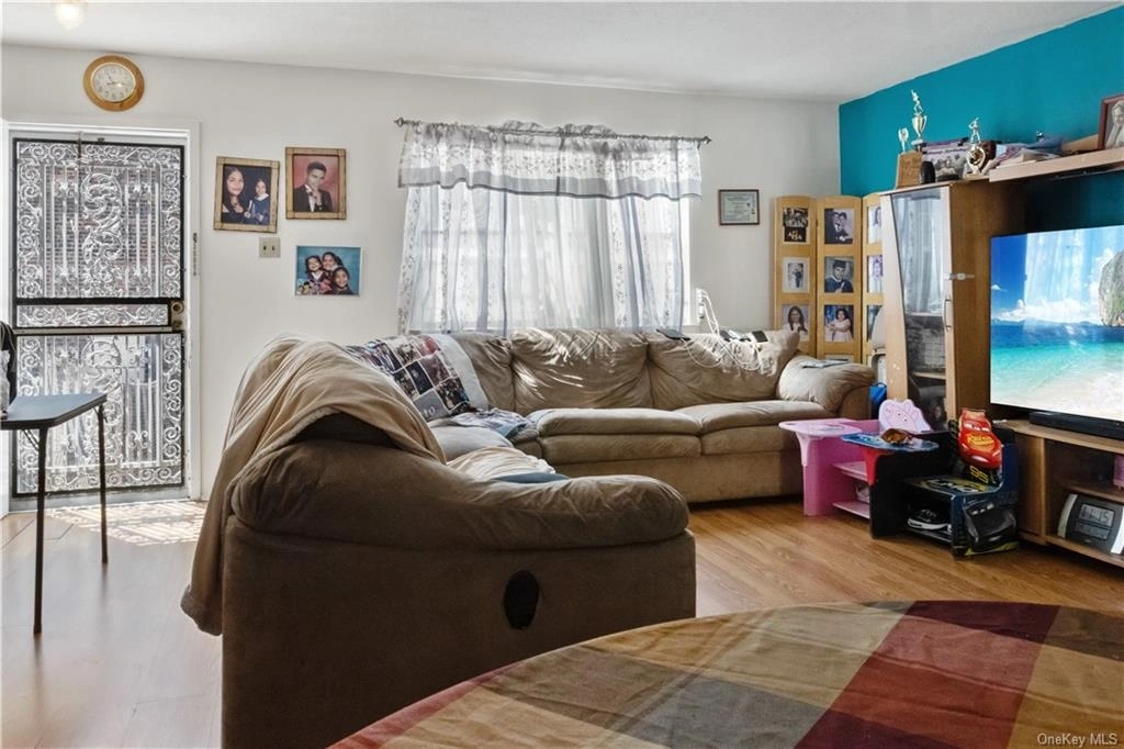 Livingroom at 666 Belmont Avenue