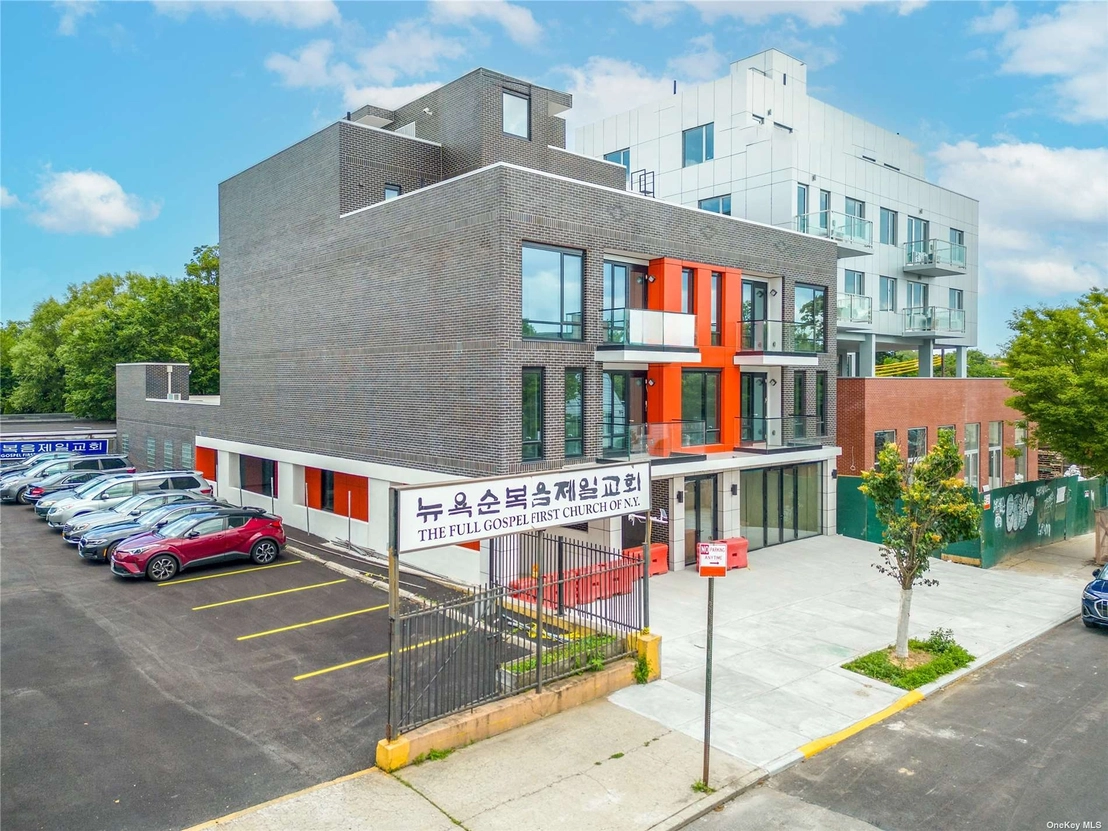 Outdoor, Streetview at Unit 3B at 150-15 Barclay Avenue