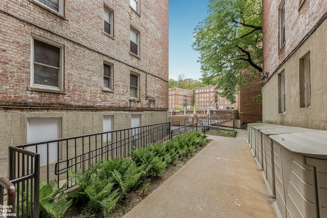 Outdoor, Streetview at Unit 5F at 153 BENNETT Avenue
