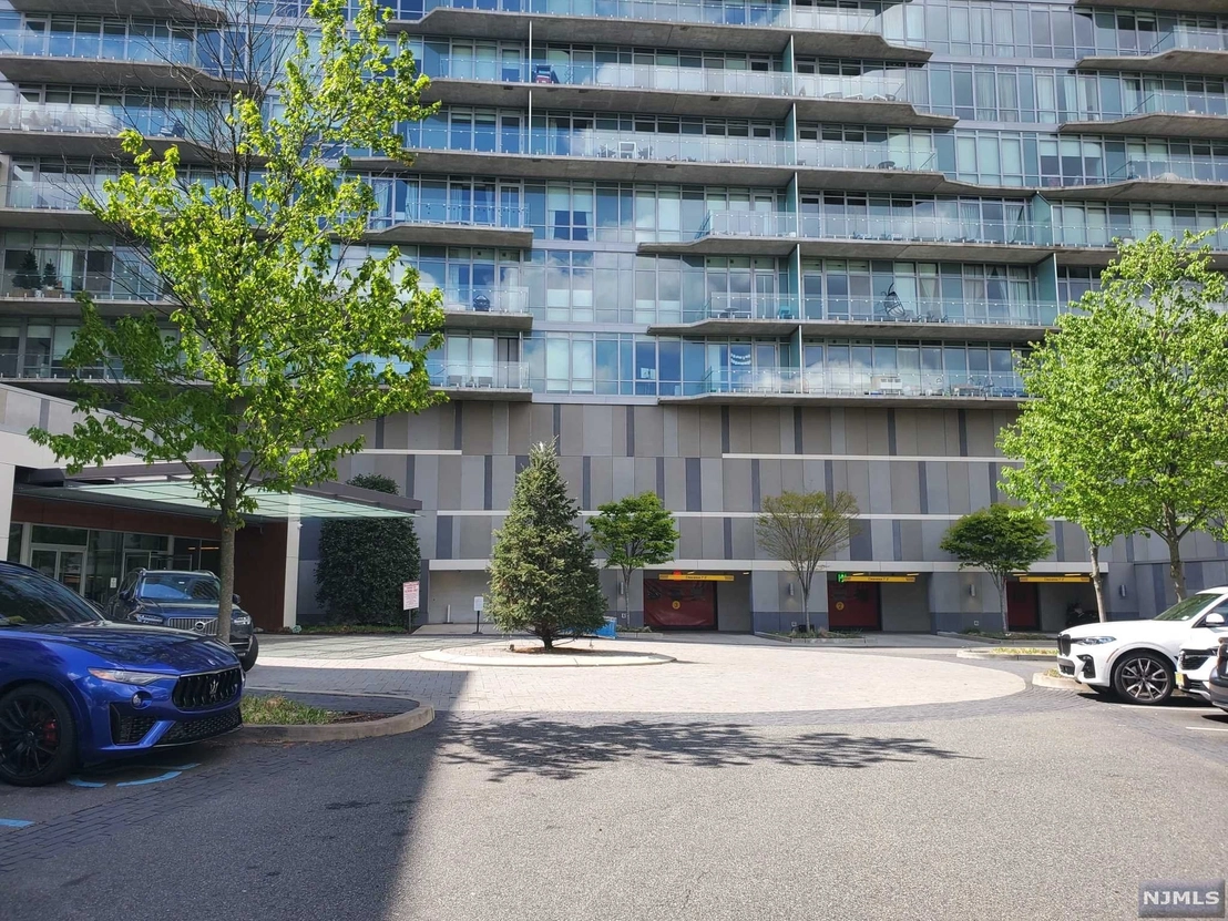 Streetview, Outdoor at Unit 914 at 320 Adolphus Avenue