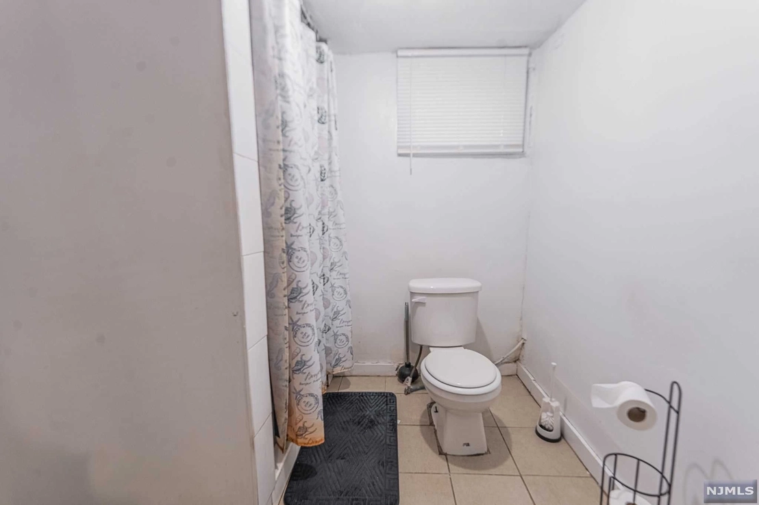 Bathroom at 314-316 Wainwright Street
