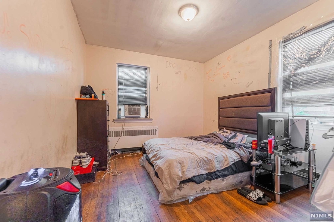Bedroom at 314-316 Wainwright Street