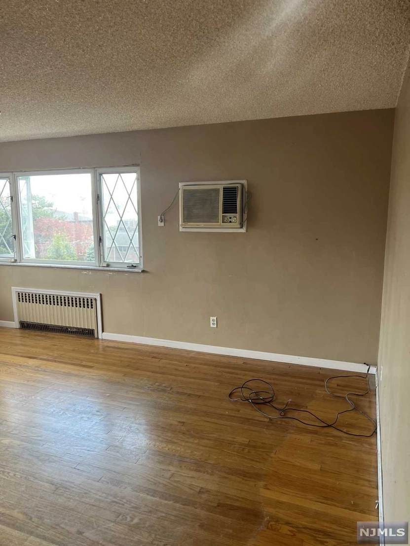 Empty Room at 375 Highland Avenue