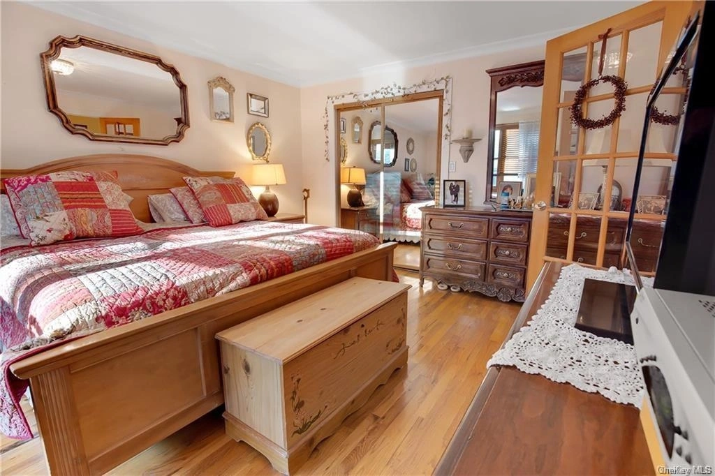 Bedroom at 1911 Narragansett Avenue