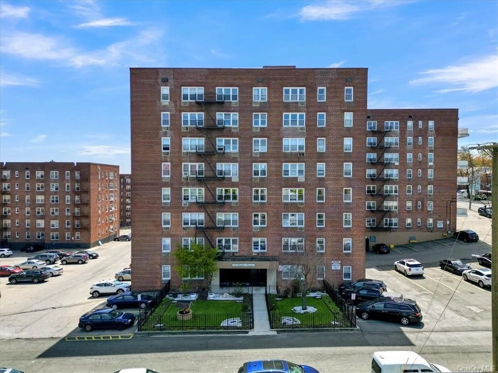 Outdoor, Streetview at Unit 3H at 52 Yonkers Terrace