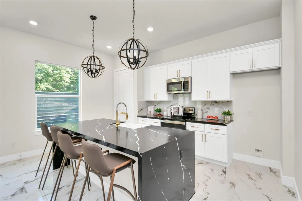 Kitchen, Dining at 6561 Sealey Street