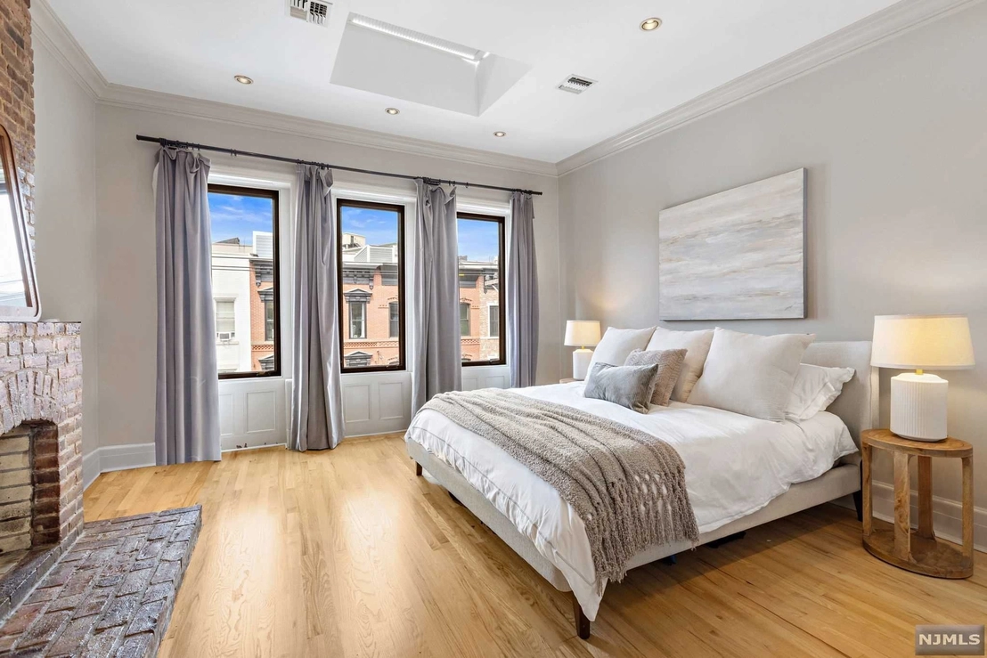 Bedroom at 1215 Park Avenue