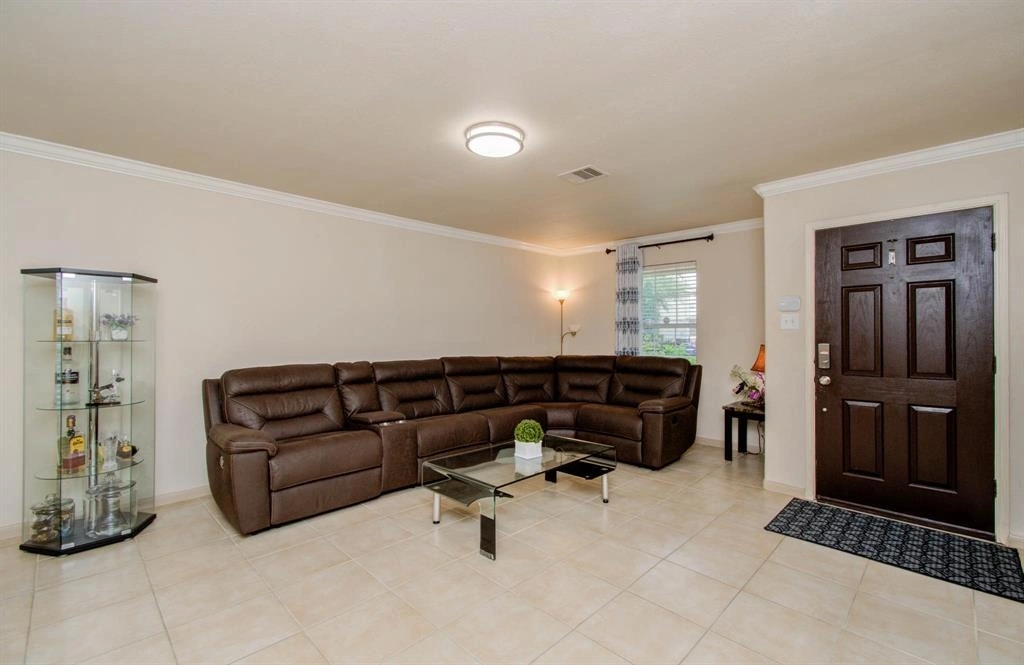 Livingroom at 9226 Delmont Park Lane