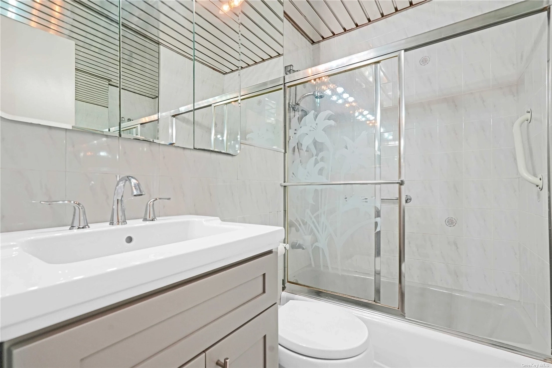 Bathroom at Unit 15M at 175-20 Wexford Terrace