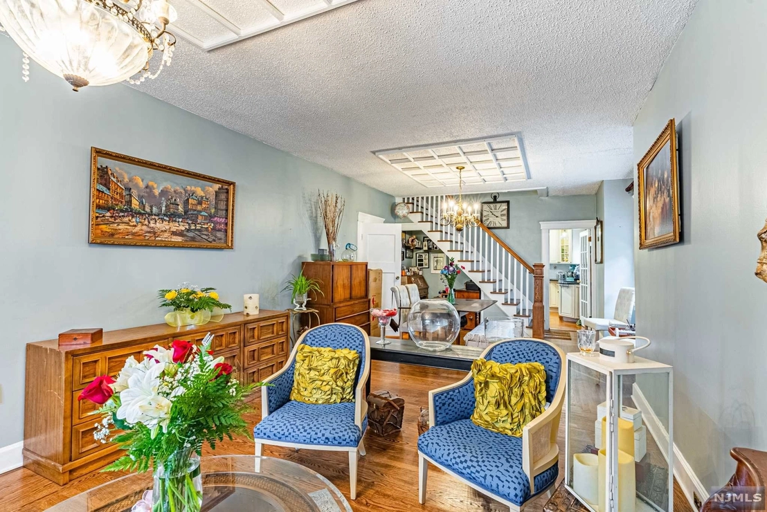 Livingroom at 383-385 Dakota Street
