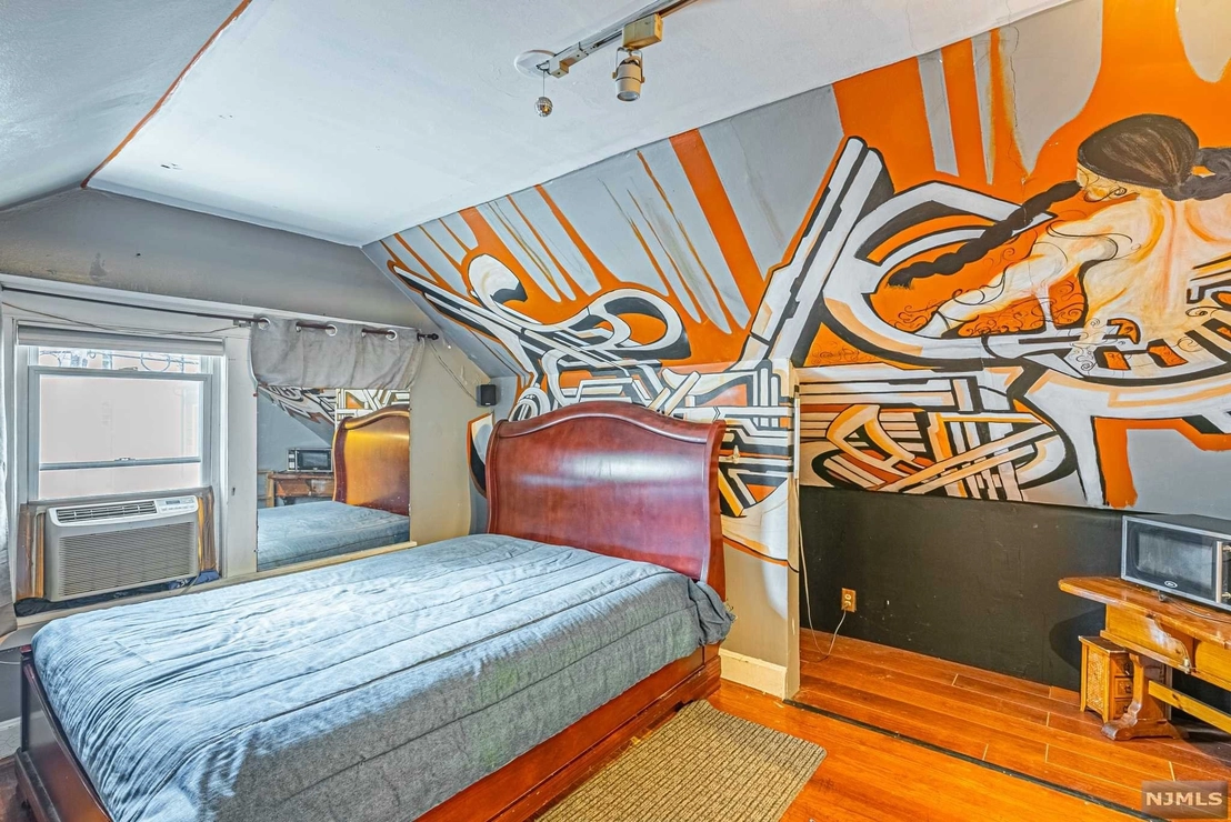 Bedroom at 383-385 Dakota Street