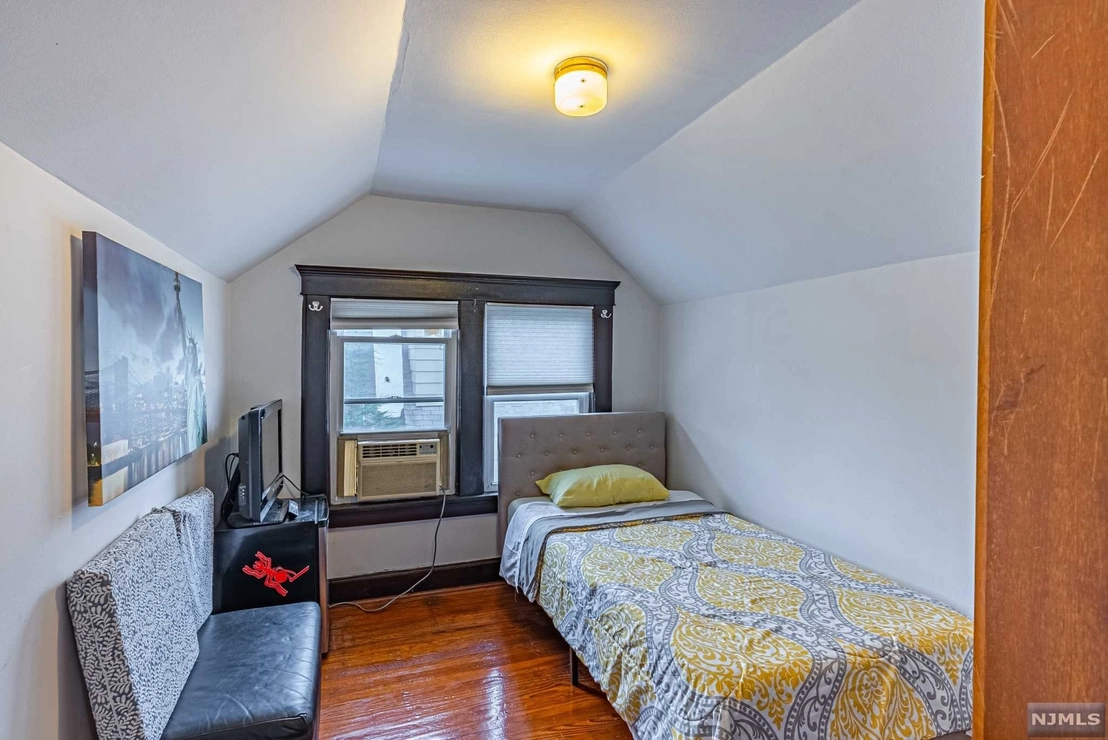 Bedroom at 383-385 Dakota Street