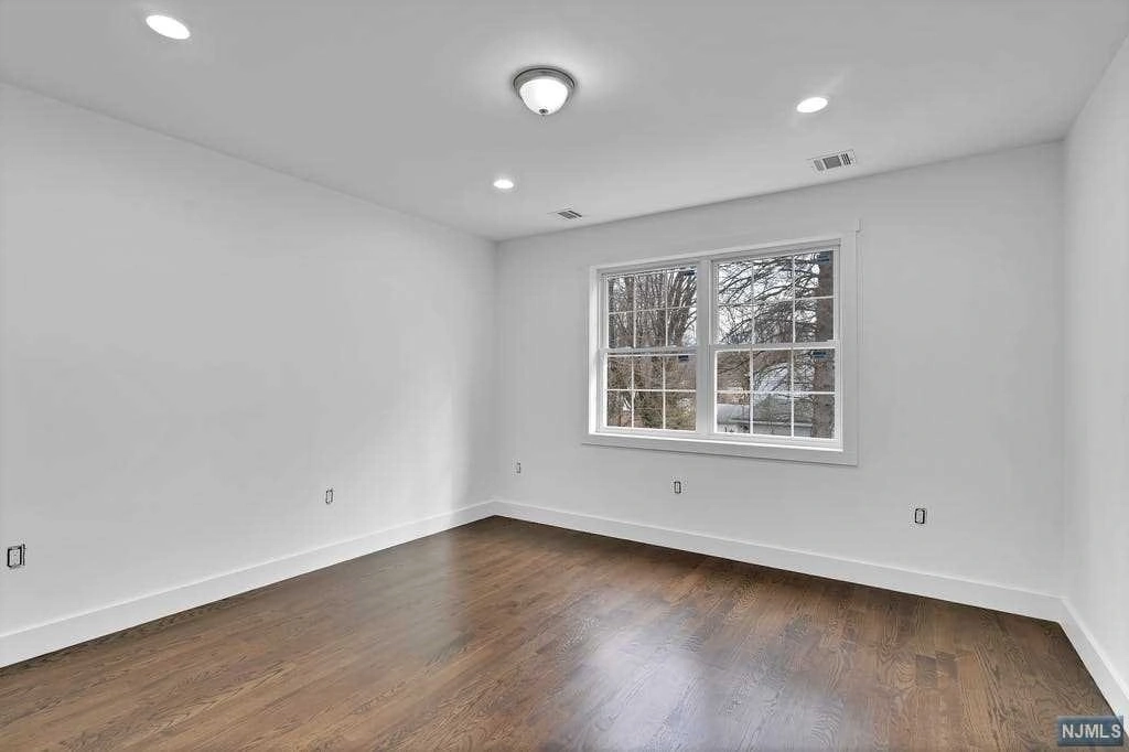 Empty Room at 35 Myrtle Avenue