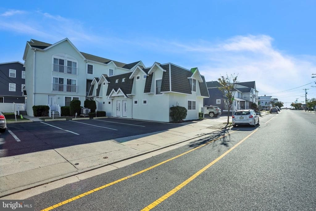 Photo of 213 E HAND AVE