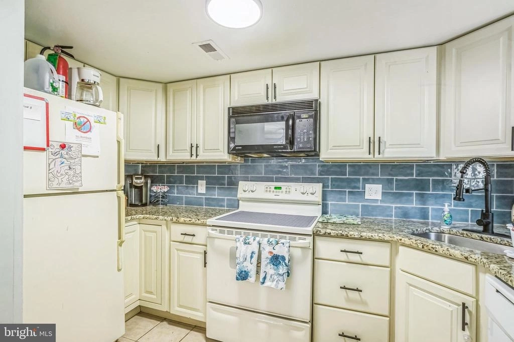 Photo of 213 E HAND AVE