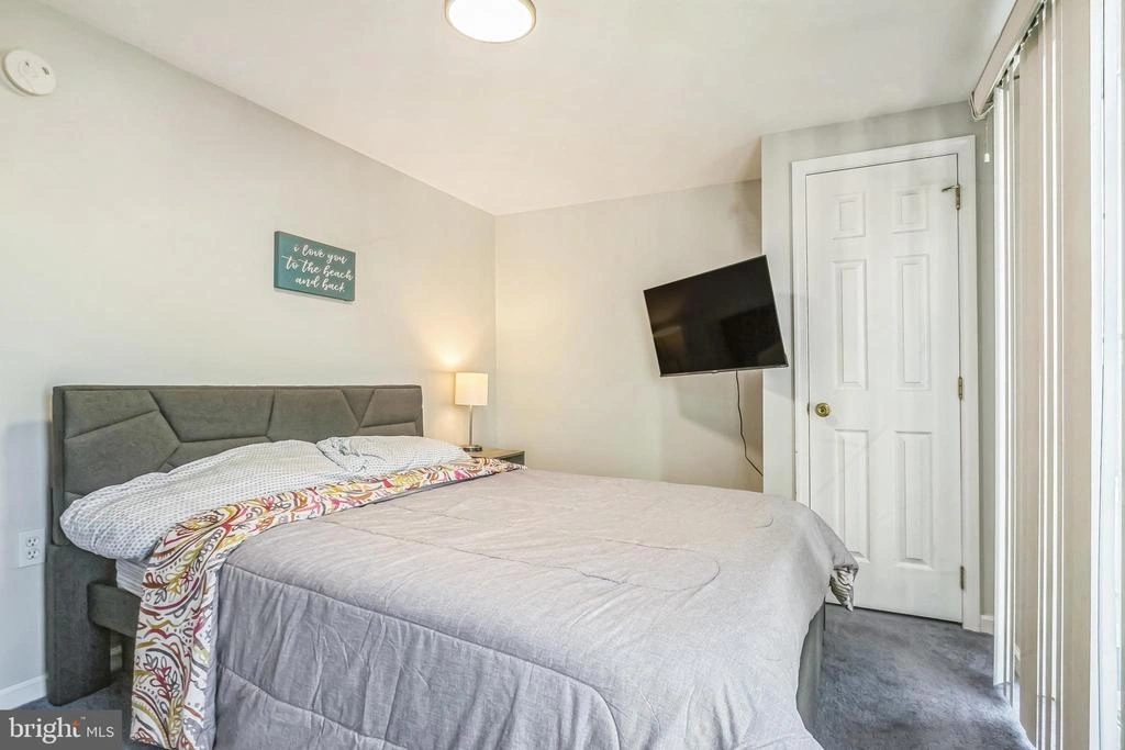 Photo of 213 E HAND AVE