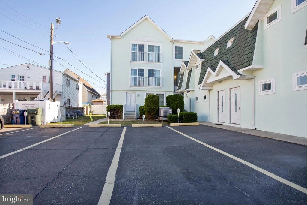 Photo of 213 E HAND AVE