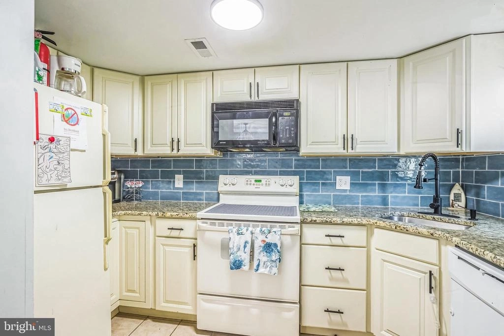 Photo of 213 E HAND AVE
