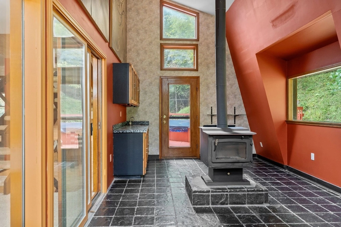 Photo of 944 Powderhouse Road