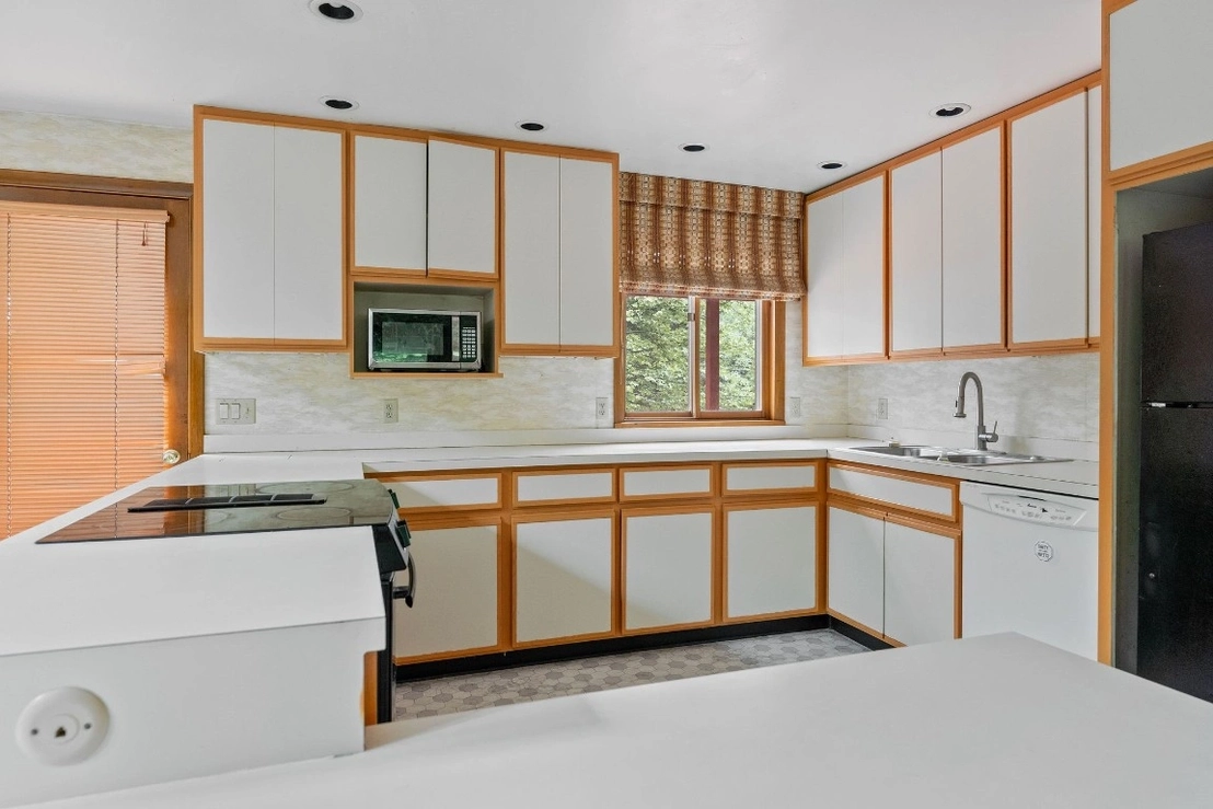 Photo of 944 Powderhouse Road