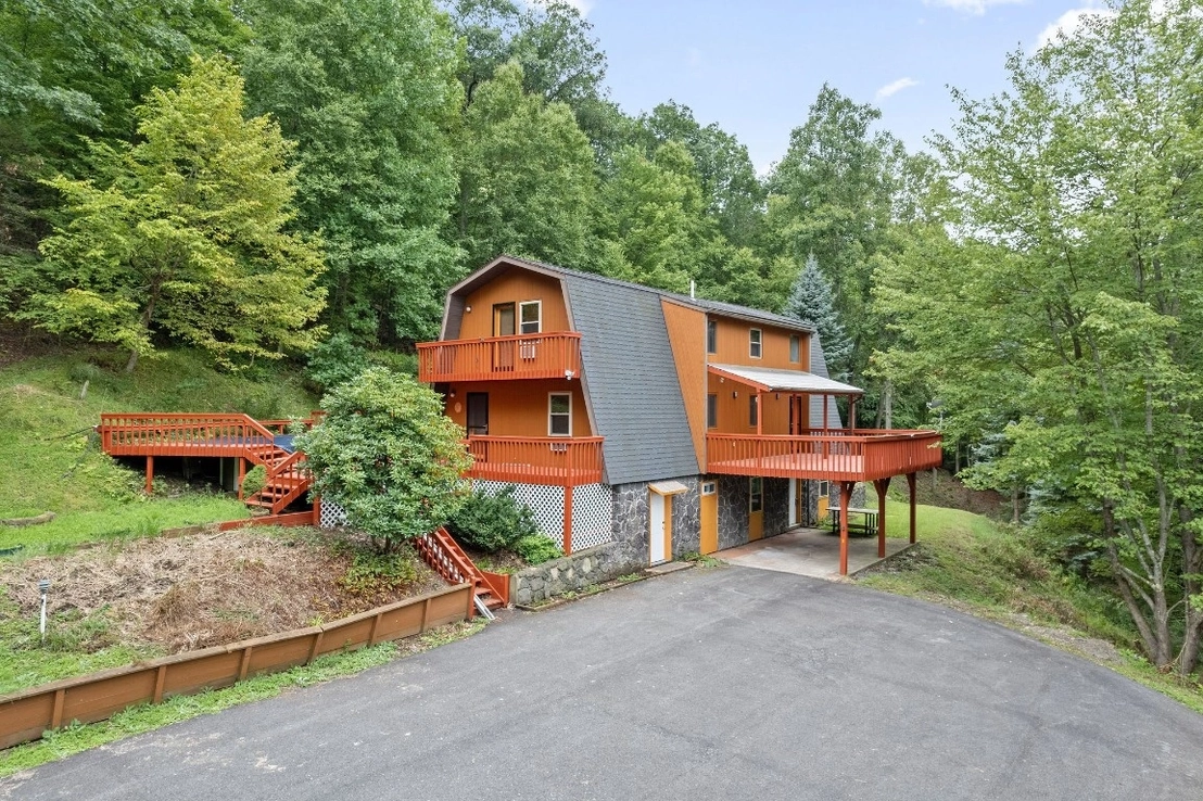 Photo of 944 Powderhouse Road