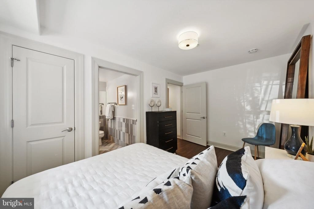 Photo of Unit 101B at 1354 EUCLID ST NW