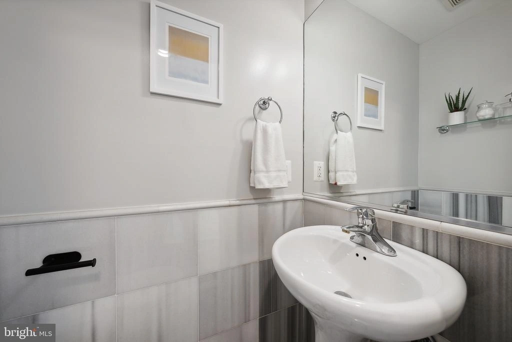 Photo of Unit 101B at 1354 EUCLID ST NW