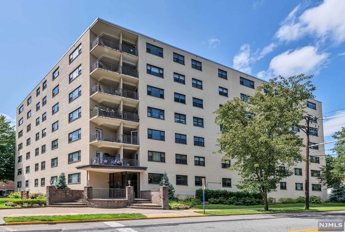 Photo of Unit 2C at 25 Grand Avenue