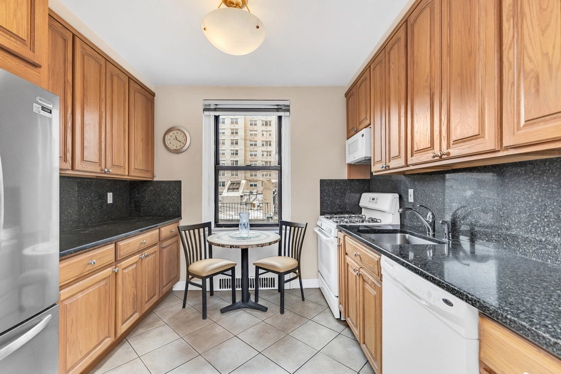 Photo of Unit 5D at 350 E 77TH Street