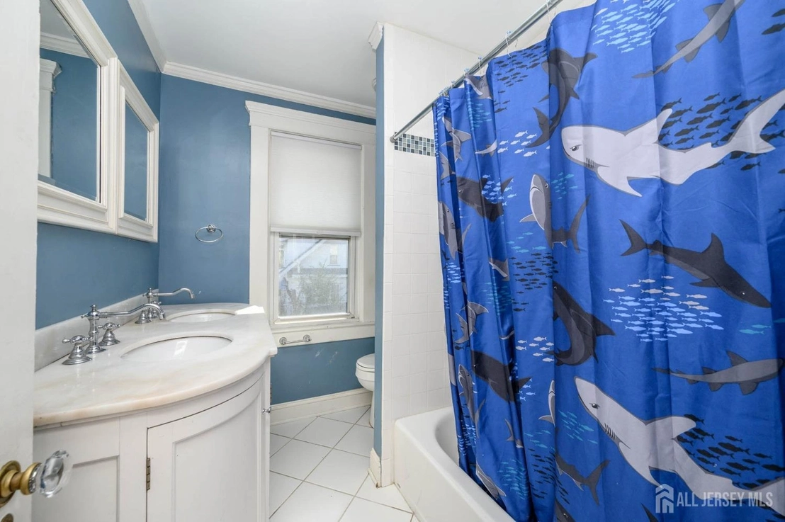 Photo of 123 Grove Avenue