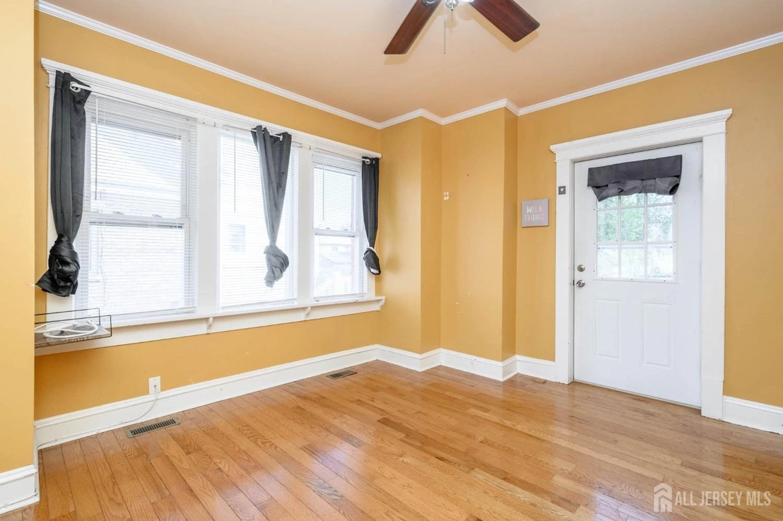 Photo of 123 Grove Avenue